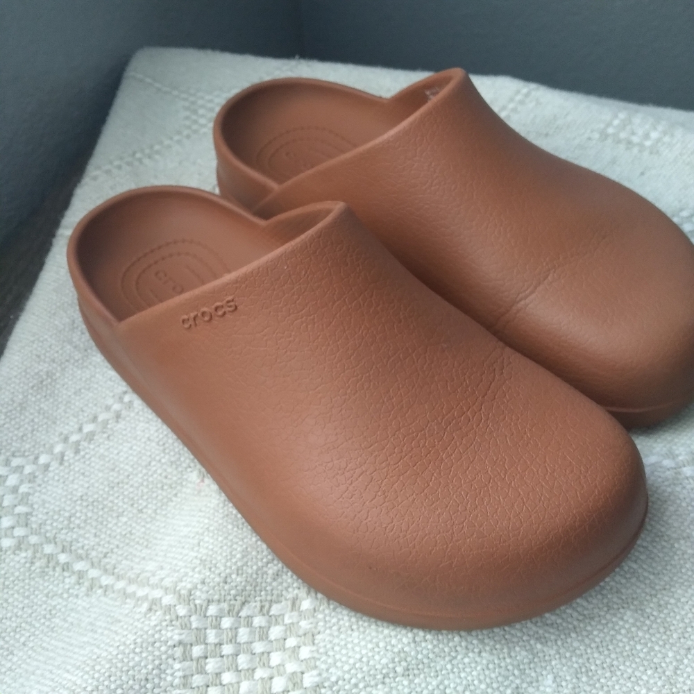 CROCS  Clog Mule in Warm Brown